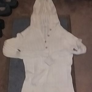 O'Neill sweater cream no stains RIPS perfect